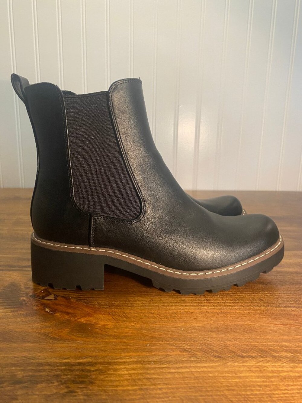 Universal Thread - Black Chelsea Combat Lug Sole Ankle Boots - Women's Size 7